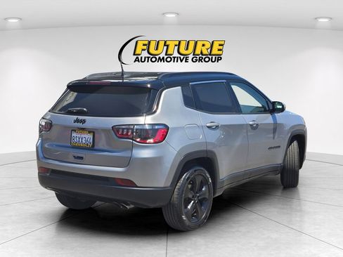 Used 2021 Jeep Compass Latitude FWD image 4