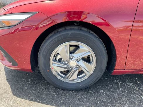 Certified 2025 Hyundai Elantra SE image 37