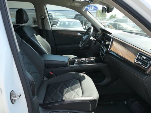 Used 2025 Volkswagen Atlas SE FWD image 25