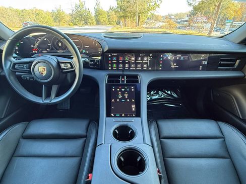 Used 2022 Porsche Taycan image 22