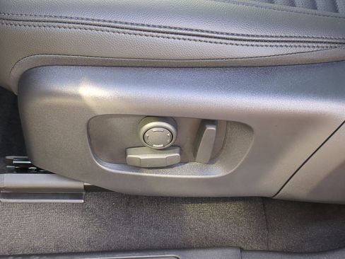 New 2025 Land Rover Discovery Sport S image 21