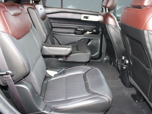 Used 2022 Ford Explorer Platinum w/ Equipment Group 601A image 33