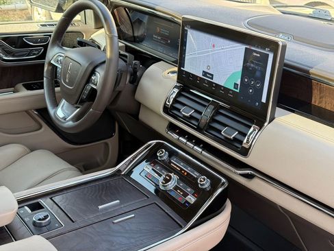 Used 2022 Lincoln Navigator L Reserve AWD/4WD image 12