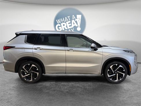 Used 2022 Mitsubishi Outlander SEL image 2