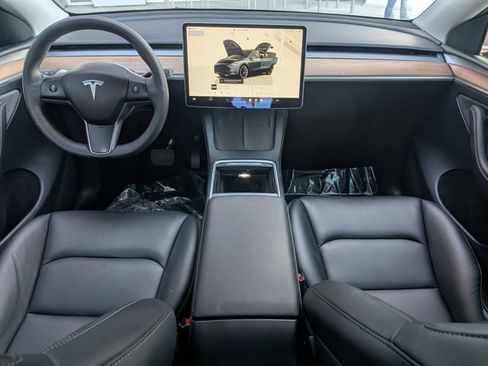 Used 2024 Tesla Model Y Long Range RWD image 17