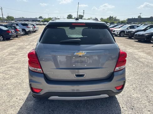 Used 2020 Chevrolet Trax LT w/ LT Convenience Package FWD image 13