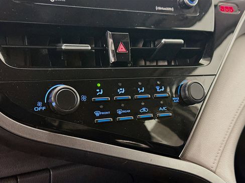 Used 2021 Toyota Camry LE image 24