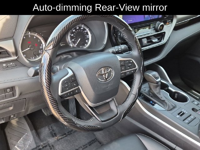 Used 2024 Toyota Highlander XLE AWD/4WD image 11