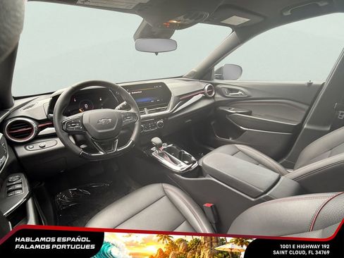 Used 2025 Chevrolet Trax RS w/ Sunroof Package FWD image 27