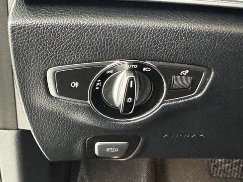 Used 2018 Mercedes-Benz E 300 4MATIC image 32