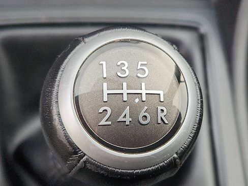 Used 2023 Subaru Crosstrek 2.0i Premium image 24