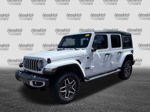 Used 2025 Jeep Wrangler Unlimited Sahara AWD/4WD image 5