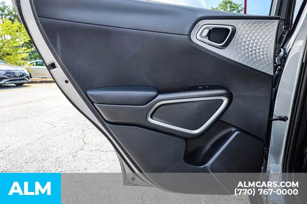 Used 2025 Kia Soul LX w/ LX Technology Package FWD image 46