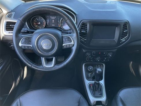 Used 2019 Jeep Compass Latitude image 12