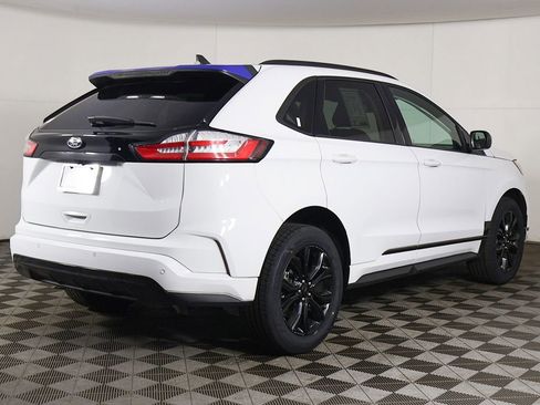 Used 2024 Ford Edge SE w/ Black Appearance Package AWD/4WD image 7