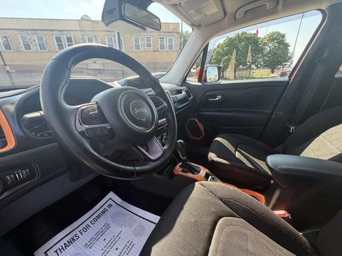 Used 2017 Jeep Renegade Altitude FWD image 14