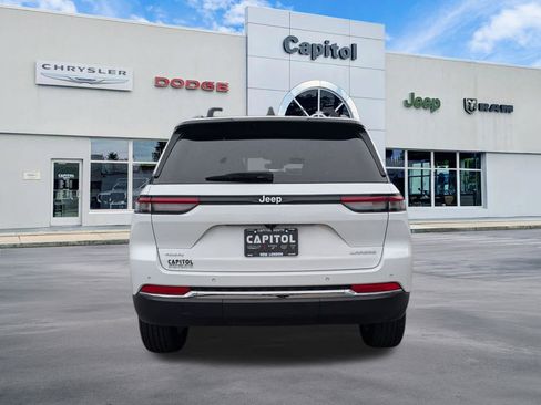 Used 2024 Jeep Grand Cherokee Laredo X AWD/4WD image 4