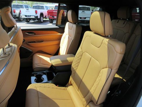Used 2025 Jeep Grand Cherokee L Summit AWD/4WD image 23