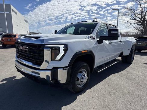 Certified 2025 GMC Sierra 3500 Pro image 6