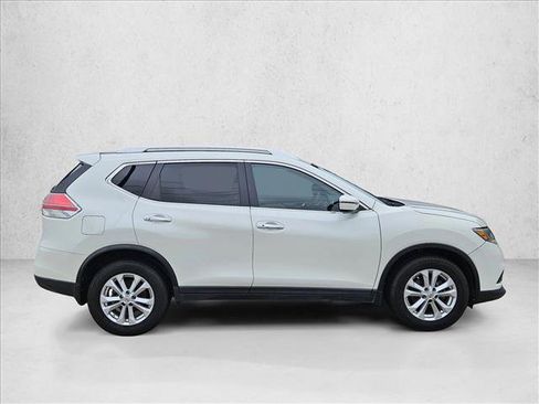 Used 2016 Nissan Rogue SV FWD image 2