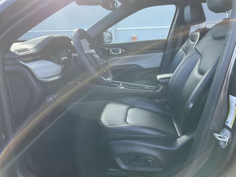 Certified 2024 Jeep Compass Limited image 39