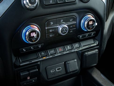 Used 2020 GMC Sierra 1500 SLT image 30