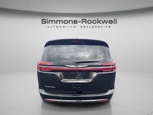 Used 2025 Chrysler Pacifica Select FWD image 7