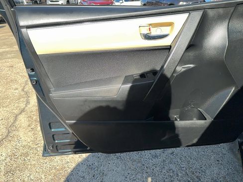 Used 2018 Toyota Corolla LE image 14