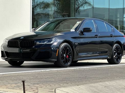 Used 2023 BMW 530e w/ M Sport Package RWD image 7