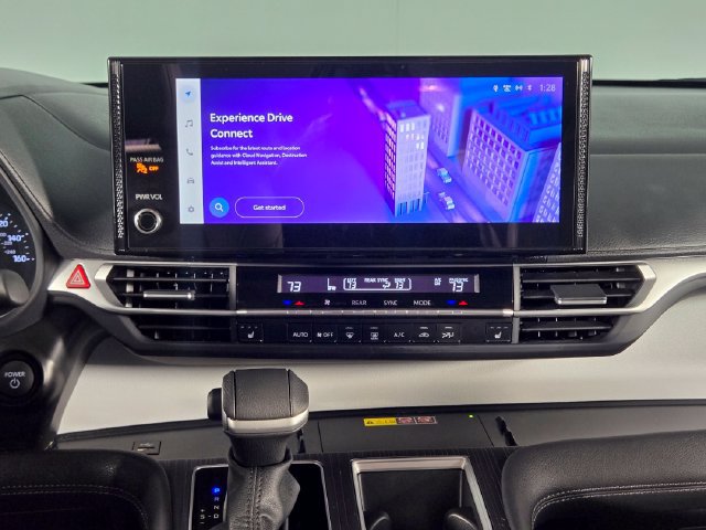 Used 2026 Toyota Sienna XLE FWD image 25