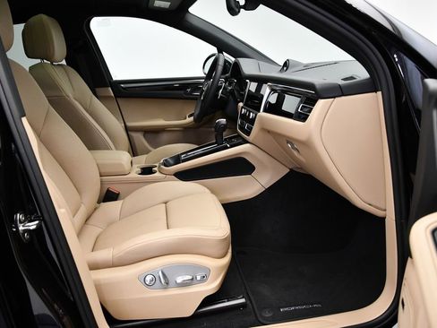 Used 2025 Porsche Macan image 44