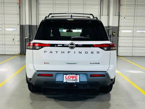 New 2026 Nissan Pathfinder Platinum image 18