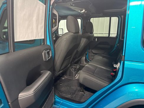 Used 2020 Jeep Wrangler Unlimited Sahara AWD/4WD image 17