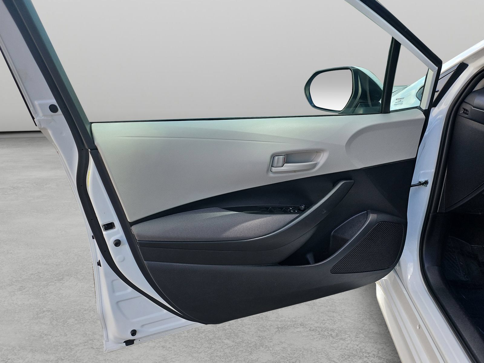 Used 2026 Toyota Corolla LE FWD image 33