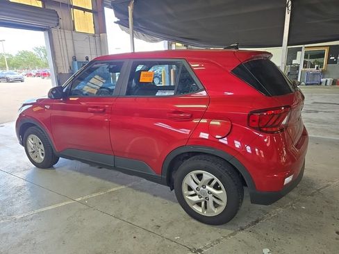 Used 2022 Hyundai Venue SE FWD image 5