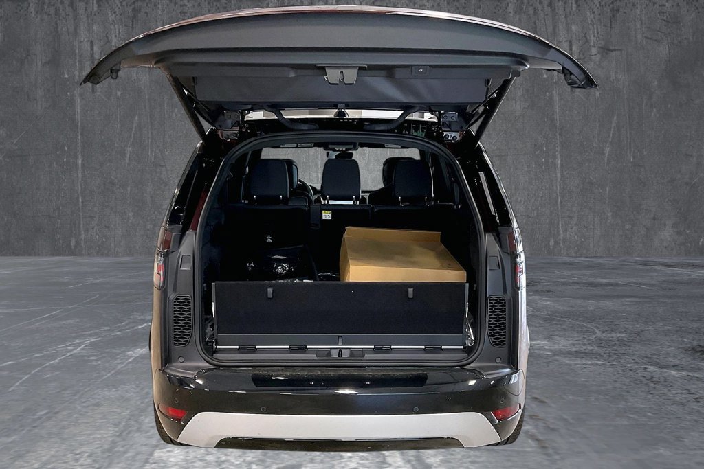 New 2026 Land Rover Discovery Limited Edition AWD/4WD image 4