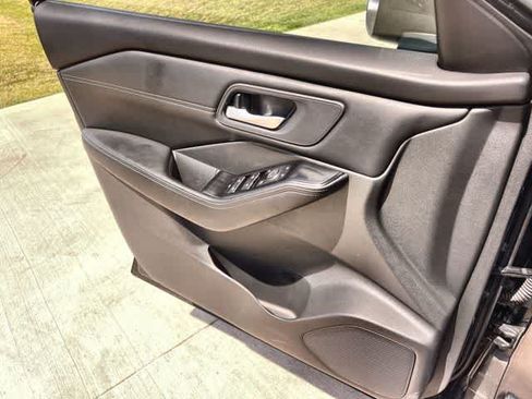 Used 2024 Nissan Rogue SL FWD image 30