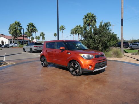 Used 2019 Kia Soul + image 1