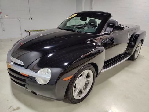 Used 2004 Chevrolet SSR w/ Preferred Equipment Group image 17