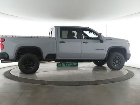 Used 2024 Chevrolet Silverado 2500 ZR2 w/ Technology Package AWD/4WD image 6