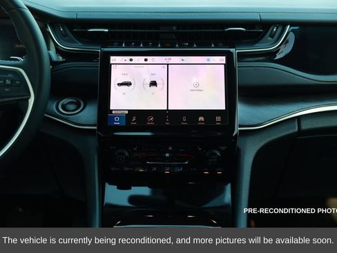 Used 2022 Jeep Grand Cherokee Limited 4xe image 27