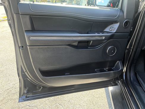 Used 2023 Ford Expedition XLT AWD/4WD image 9