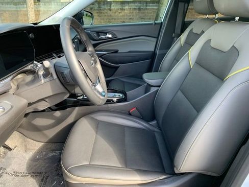 Used 2025 Chevrolet Trax ACTIV w/ Driver Confidence Package image 11