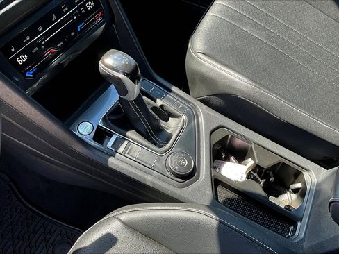 Used 2022 Volkswagen Tiguan SE R-Line image 15