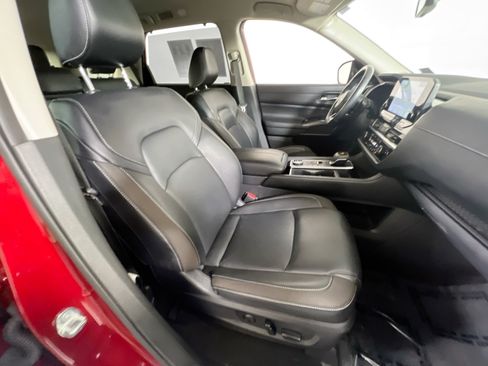 Used 2023 Nissan Pathfinder SL w/ Black Appearance Package AWD/4WD image 29