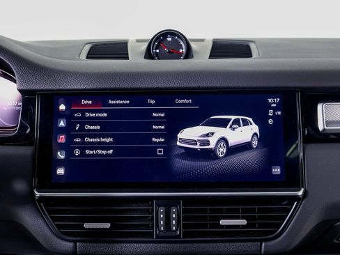 Certified 2023 Porsche Cayenne Platinum Edition image 15