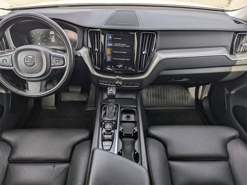 Used 2019 Volvo XC60 T5 Momentum w/ Multimedia Package image 15