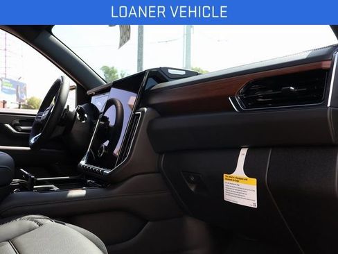 New 2026 GMC Yukon Denali w/ Denali Reserve Package AWD/4WD image 9
