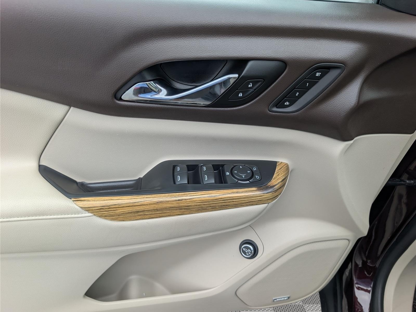 Used 2018 GMC Acadia Denali w/ Technology Package AWD/4WD image 21