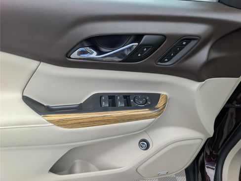 Used 2018 GMC Acadia Denali w/ Technology Package AWD/4WD image 21